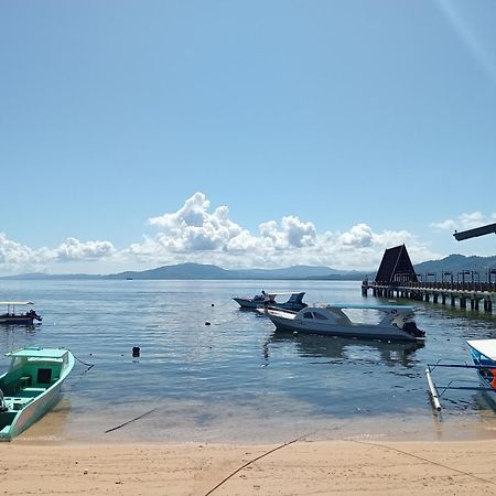 Mamalis Homestay Манадо Екстер'єр фото