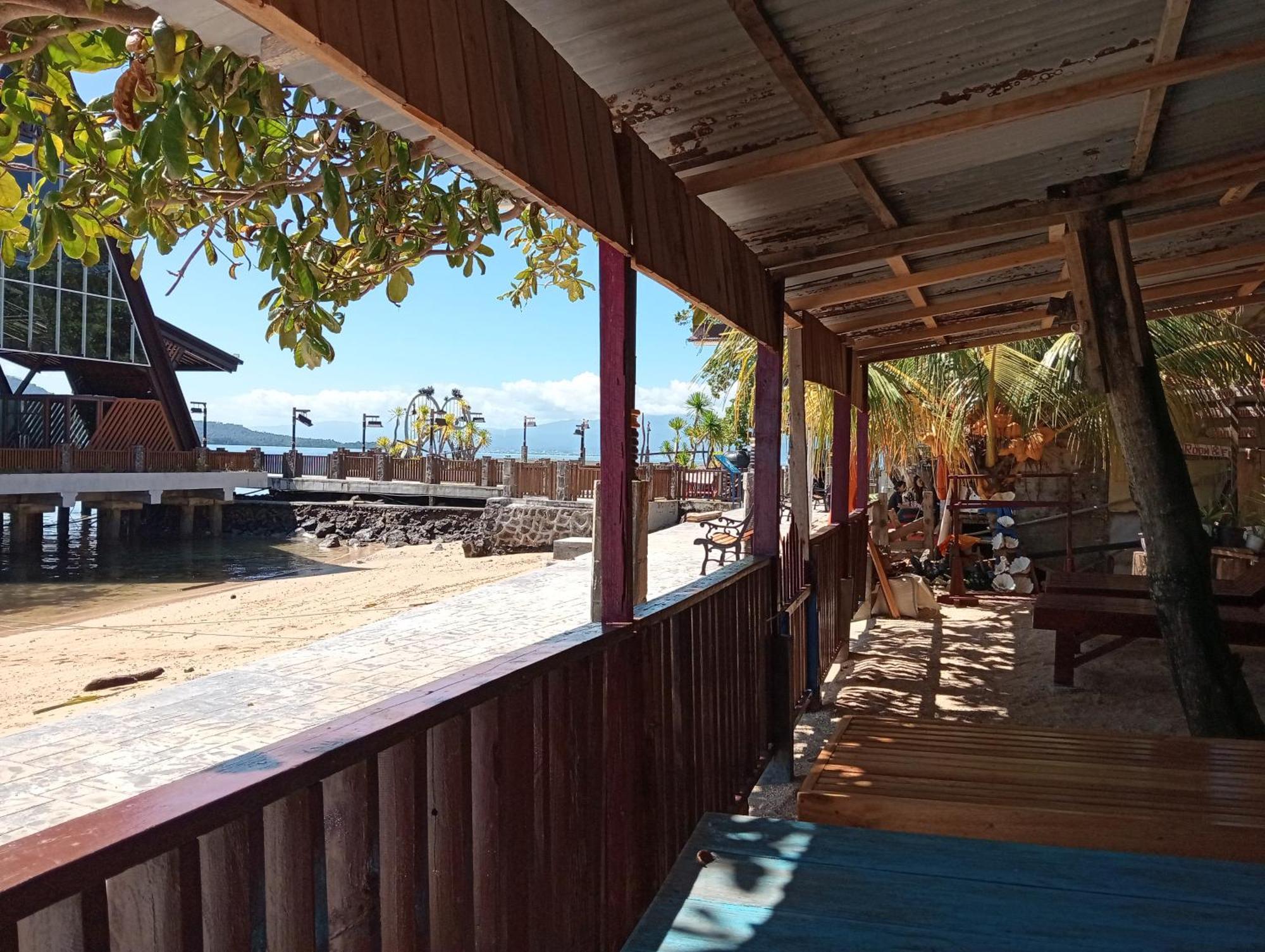 Mamalis Homestay Манадо Екстер'єр фото